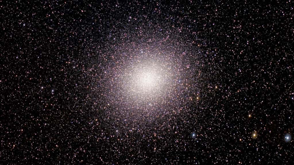 Qui l'eut cru ? Dans la constellation du Centaure, NGC 5139 n'est pas un amas globulaire mais une galaxie naine. © F. Lehman (<em>South Florida Dark Sky Observers</em>)