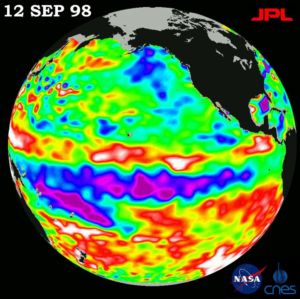 Observé par le même satellite Topex/Poseidon, l'épisode El Niño de septembre 1998. L'eau de surface n'est froide qu'au centre du Pacifique. À l'est, le long des côtes de l'Amérique du Sud, les eaux sont chaudes, empêchant l'<em>upwelling</em> (remontée d'eau froide profonde). © Nasa/JPL/CalTech