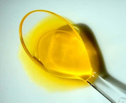 L'huile de colza est riche en acides gras polyinsaturés de type oméga-3. © DR