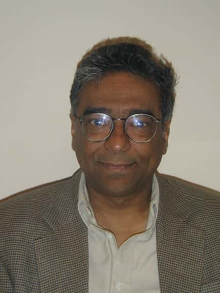 Abhay Ashtekar (né le 5 juillet 1949) est un physicien indien. Il est l'un des fondateurs de la gravitation quantique à boucles. © <em>Kavli Institute</em>.
