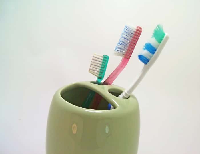 Si le FruA dans le dentifrice luttera peut-être contre l'apparition des bactéries cariogènes, le brossage des dents ne sera pas pour autant à négliger. © Homero Chapa, Stockvault