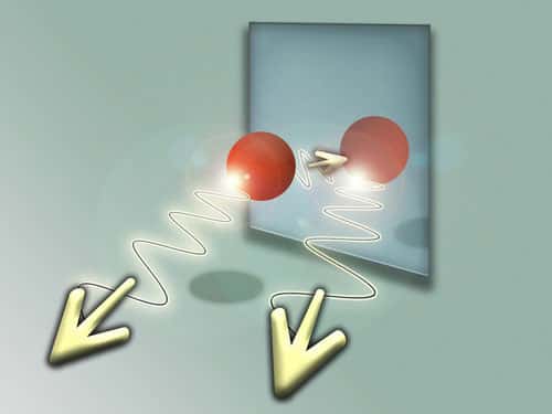 L'émission spontanée d'un atome juste devant un miroir produit parfois une situation quantique où l'on ne peut dire si le photon a été émis par l'atome sans se réfléchir sur le miroir ou si une réflexion s'est vraiment produite. © <em>Technical University of Vienna</em>