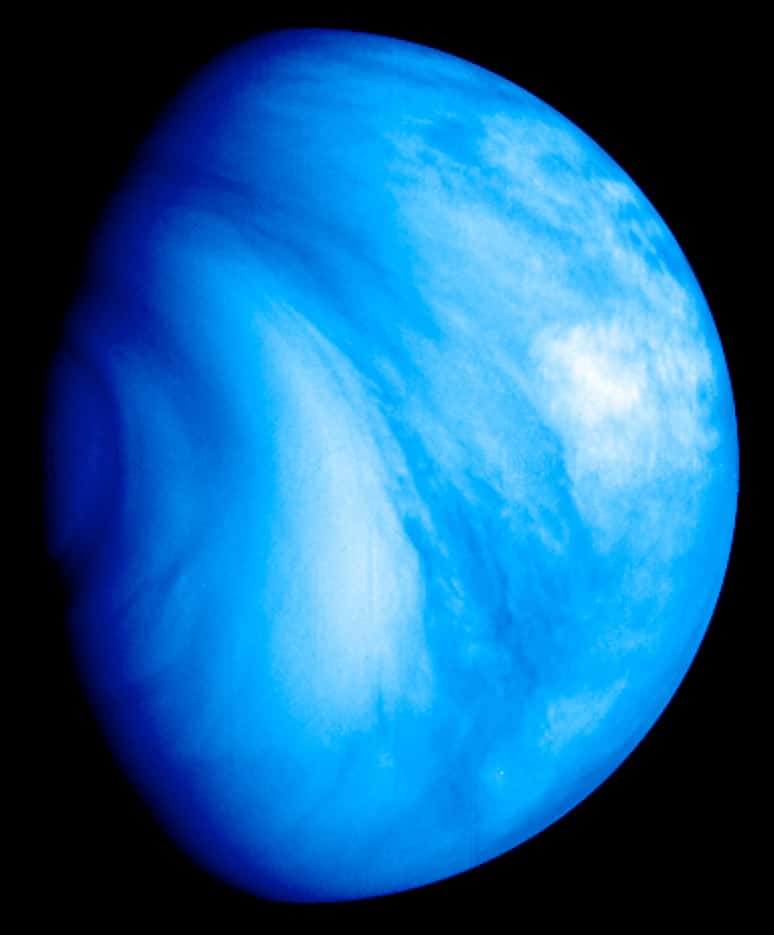 Le principal objectif d'Akatsuki est de percer les mystères du mécanisme qui gère la circulation atmosphérique de Vénus. La sonde doit également utiliser l'ombre de la planète pour observer éclairs et foudroiements. Des occultations radio doivent permettre d’observer les profils verticaux de la température, la quantité d’acide sulfurique dans la haute atmosphère ainsi que la quantité d'électrons libres dans l'ionosphère. © Esa/MPS/DLR-PF/IDA