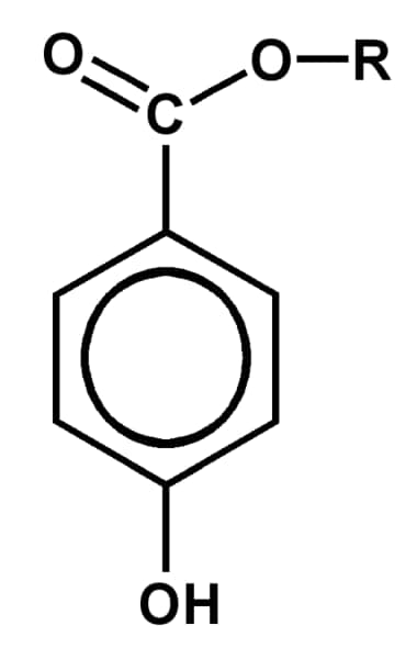 Les parabènes sont une famille de molécules qui possèdent toutes la même structure globale, et qui se différencient par leur chaîne alkyle (ici notée R). © Wikimedia, domaine public
