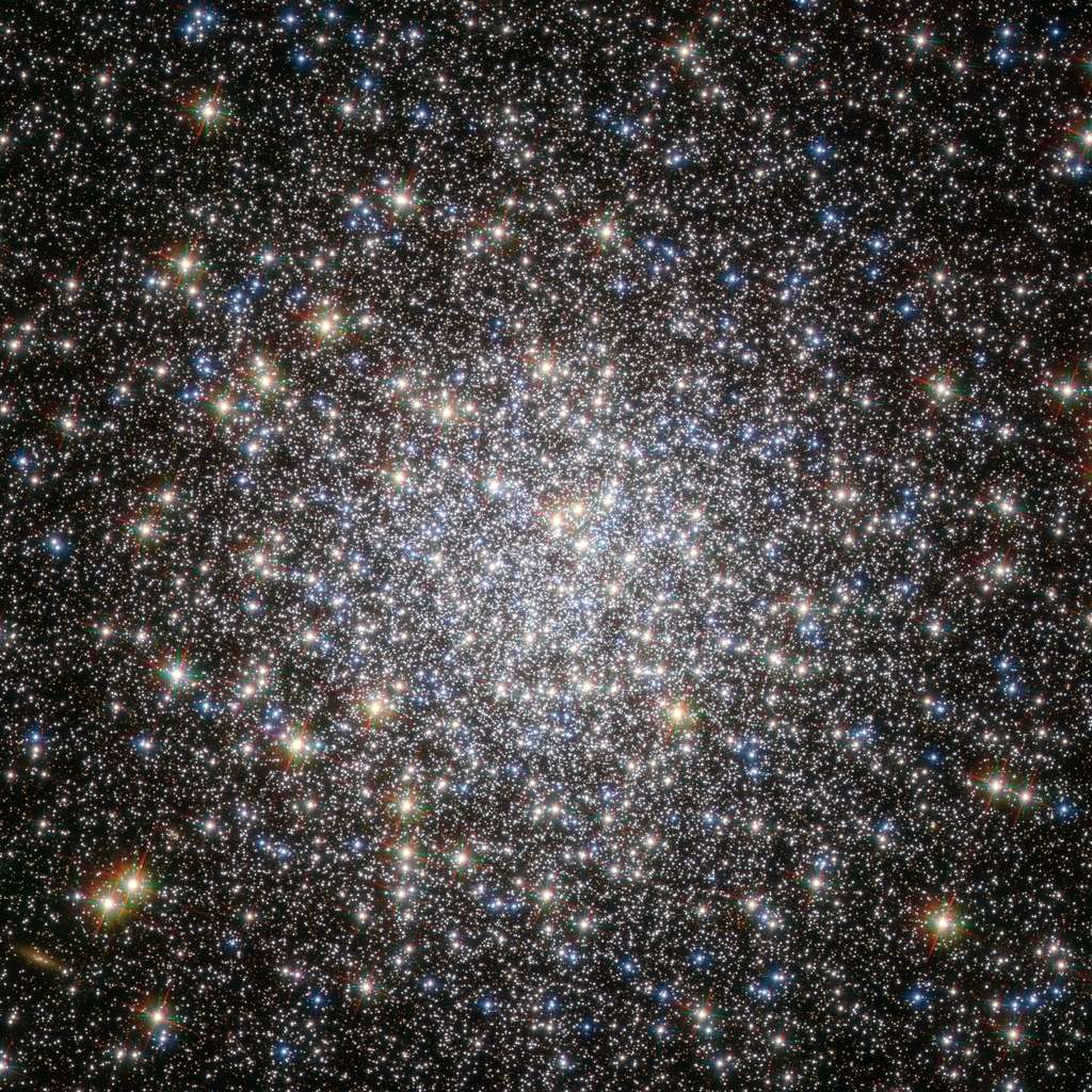 Ce sont en général les amas globulaires (ici Messier 5) qui abritent une population significative de traînardes bleues. © Nasa/Esa/Hubble 