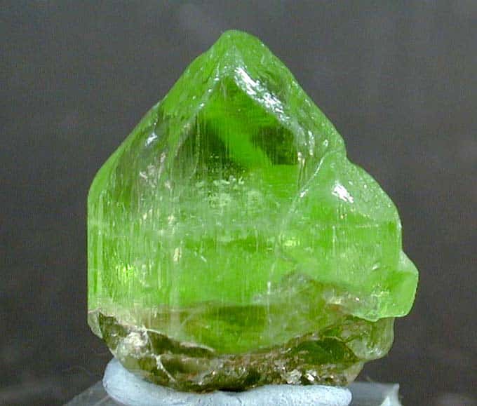 Un cristal de forstérite. © Fabre Minerals