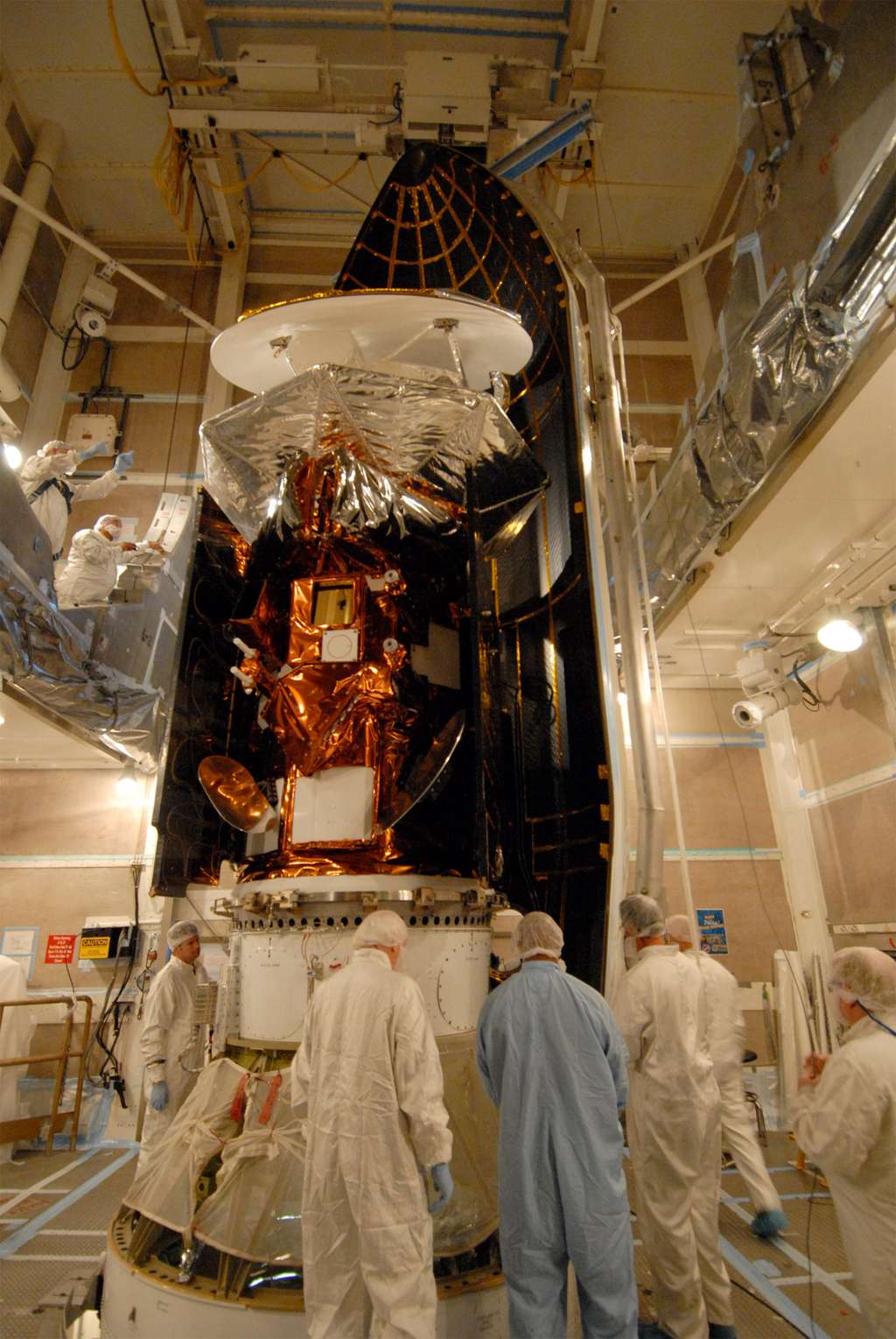 Le satellite Sac-D (<em>Satélite de Aplicaciones Científicas</em>) dans la coiffe du lanceur Delta II. © Nasa/VAFB