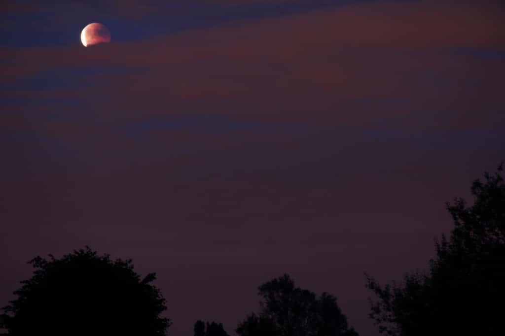 Une Lune...éclipsée par les nuages. © Sylvain62
