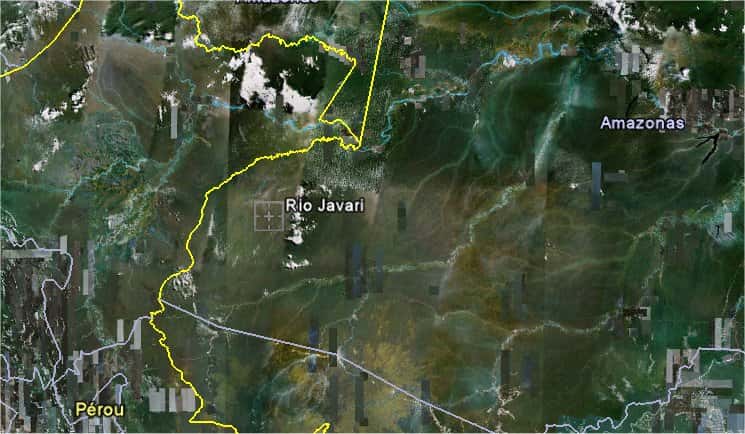 La vallée du Javari, qui s'écoule vers le Solimões (partie amont de l'Amazone par rapport à la ville de Manaus), se trouve dans l'État d'Amazonas, à l'ouest du Brésil, contre la frontière avec le Pérou (ici à gauche). © Google Earth