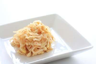 Les graines germées doivent être consommées cuites pour éviter l'intoxication à <em>E. coli</em>. © jEssReika/shutterstock.com 