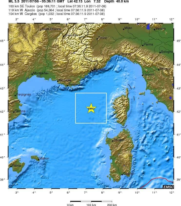 Plusieurs séismes de moindre importance ont eu lieu dans la région. Vendredi matin, à 5 h 36 TU, une secousse de magnitude 3,5 est née à peu près au même endroit mais plus profondément, à 40 km selon le CSEM (Centre sismologique euro-méditerranéen). © CSEM