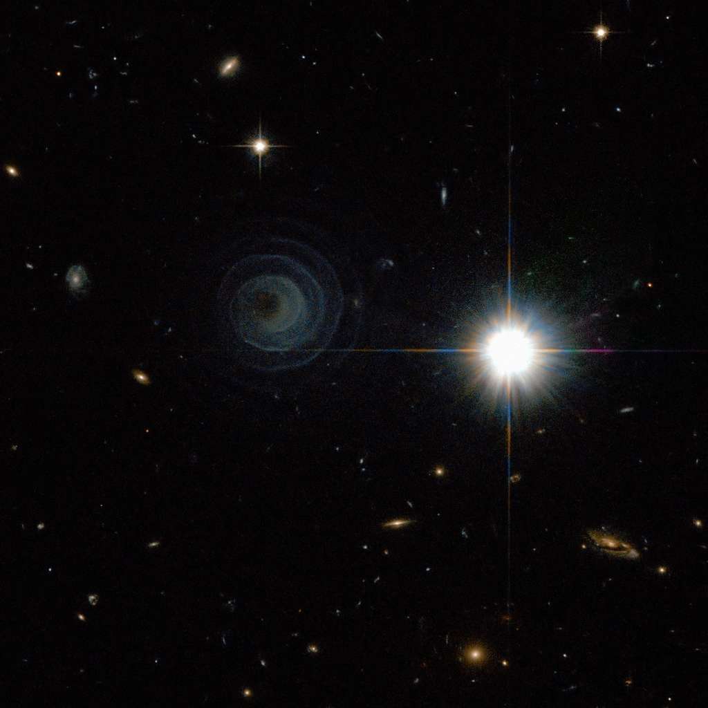  <br />L'intrigante spirale de la nébuleuse planétaire Iras 23166+1655 pourrait s'expliquer par la présence d'un compagnon en orbite autour de la naine blanche centrale. © Esa/Nasa/R. Sahai 