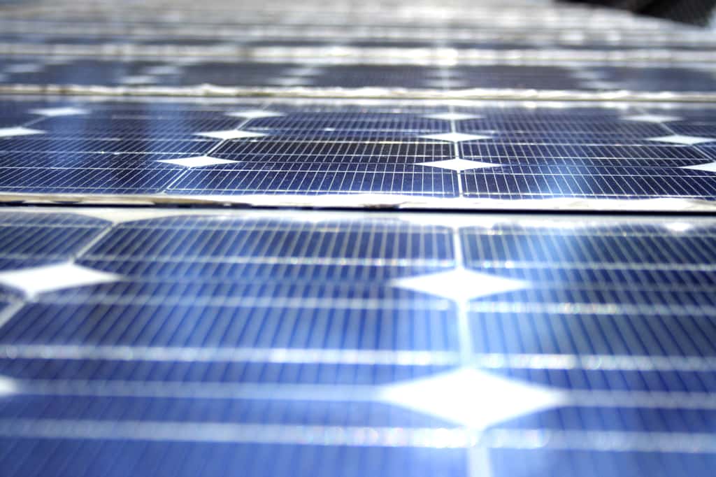 Les panneaux solaires sont coûteux d'un point de vue énergétique, et limités dans le temps... © VoiceOReason, Flickr CC by nc-nd 3.0