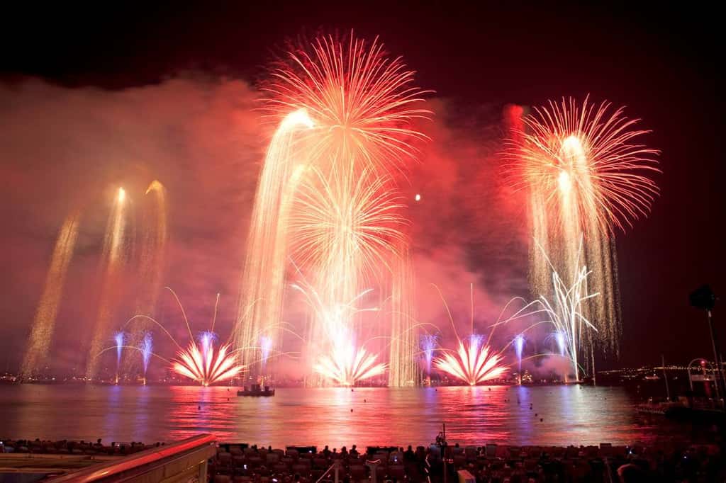 Des feux d'artifice en musique pour faire vibrer Cannes au rythme de l'Italie. © Festival d'art pyrotechnique de Cannes