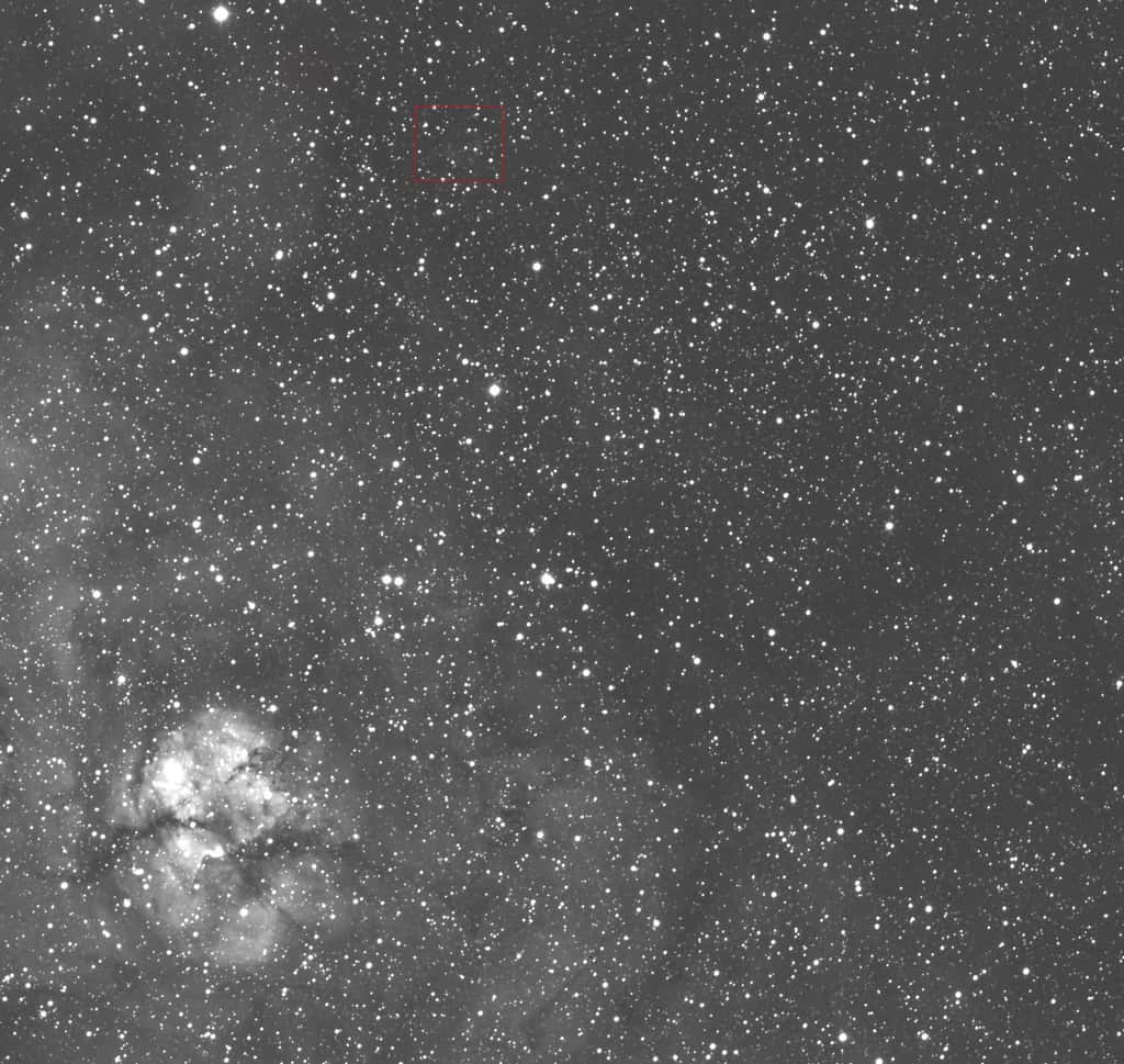 La nouvelle nébuleuse planétaire (dans le cadre rouge) a été découverte à proximité de la nébuleuse SH2-124. © P. Le Dû