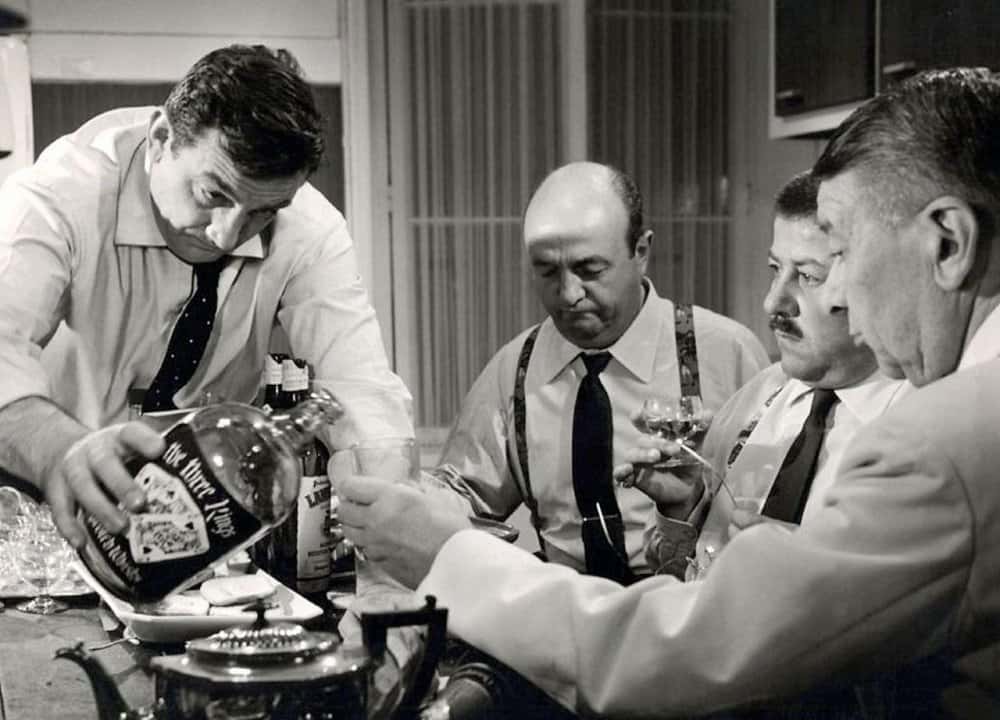 Le film <em>Les Tontons flingueurs</em> (1963, de Georges Lautner, ici la scène de la cuisine) doit-il être prescrit sur ordonnance et remboursé par la Sécurité sociale ? Quoi qu'il en soit, il est bon pour le cœur, c'est scientifiquement prouvé... © DR