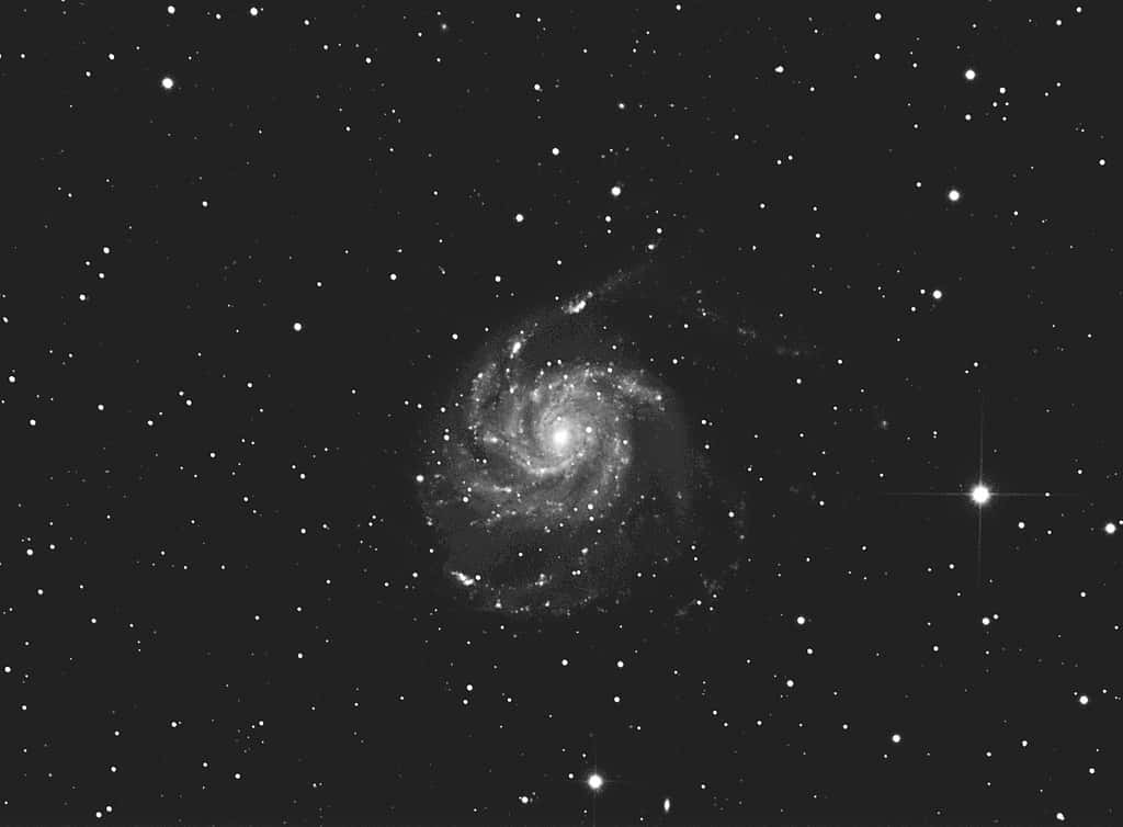 <br />De la rigueur permet d'obtenir une belle image de la galaxie M 101 avec un matériel simple. © J. Walliang