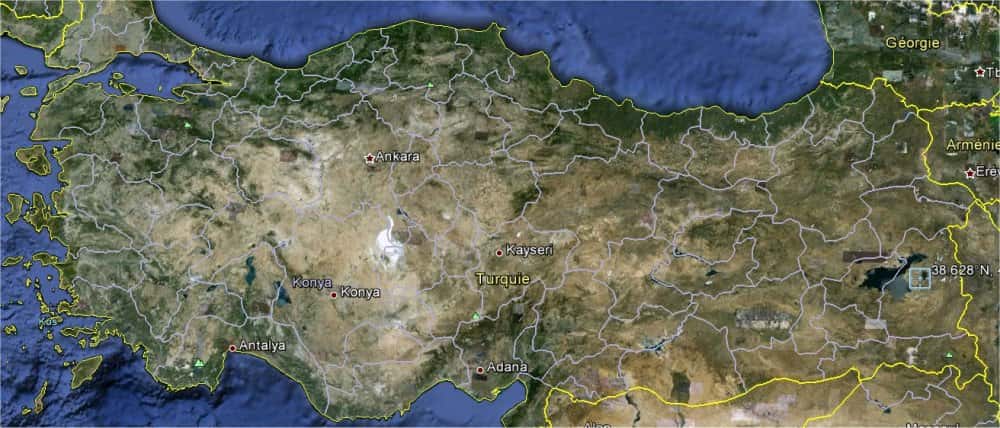 Le séisme s'est produit à l'est de la Turquie, près de la ville de Van, bordant le lac du même nom, à droite sur cette carte (capture d'écran de Google Earth).