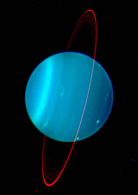 Observée dans le proche infrarouge, Uranus révèle un discret système d'anneaux. © <em>Keck Observatory</em>/L. Sromovsky