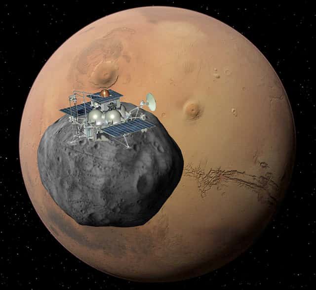 À seulement 6.000 kilomètres d'altitude, Phobos est une des deux lunes de Mars. Avec des formes très irrégulières (27 x 22 x 19 km), elle fait partie des lunes les plus petites du Système solaire. © Roscosmos