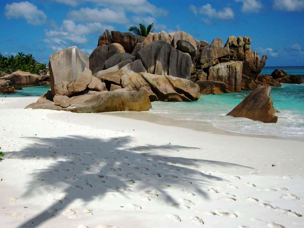 La jolie plage d'Anse Cocos, La Digue, Seychelles. © Wikipédia-Tobi 87