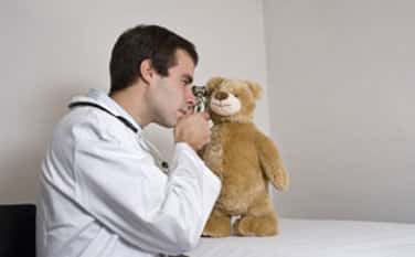 En cas de bronchiolite du nourrisson, le pédiatre peut parfois prescrire des séances de kinésithérapie respiratoire. © Aldegonde Lecompte, Fotolia