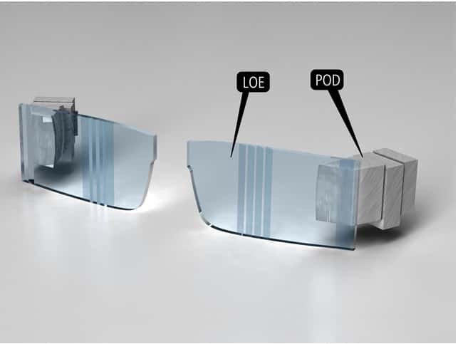 La technologie Lumus repose sur deux minividéoprojecteurs (Pod) incorporés dans les branches des lunettes et un système de lentilles et de facettes miniaturisées qui projettent l’image devant les yeux de l’utilisateur. © Lumus