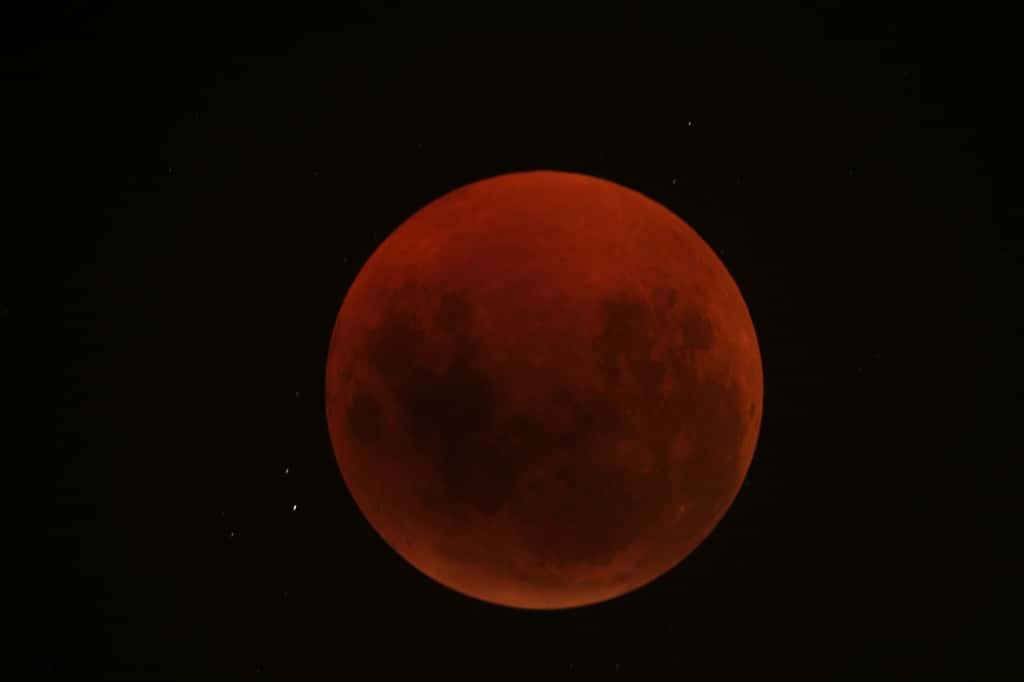 Phase totale de l'éclipse de Lune rouge sombre du 15 juin 2011. © Patrice G.