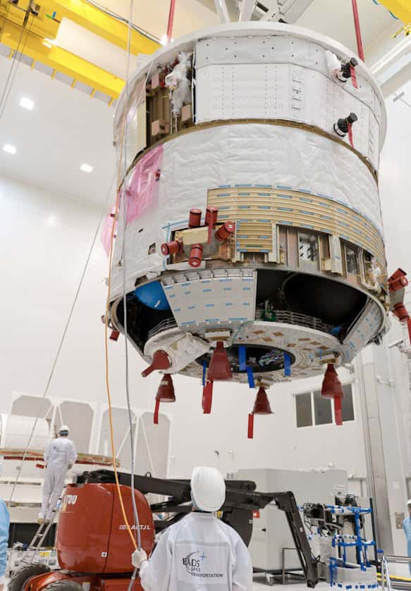 Préparation de l'ATV-3 dans une des salles blanches du Centre spatial guyanais en vu de son lancement en mars. © Esa, Cnes, Arianespace, Optique Video du CSG, JM Guillon