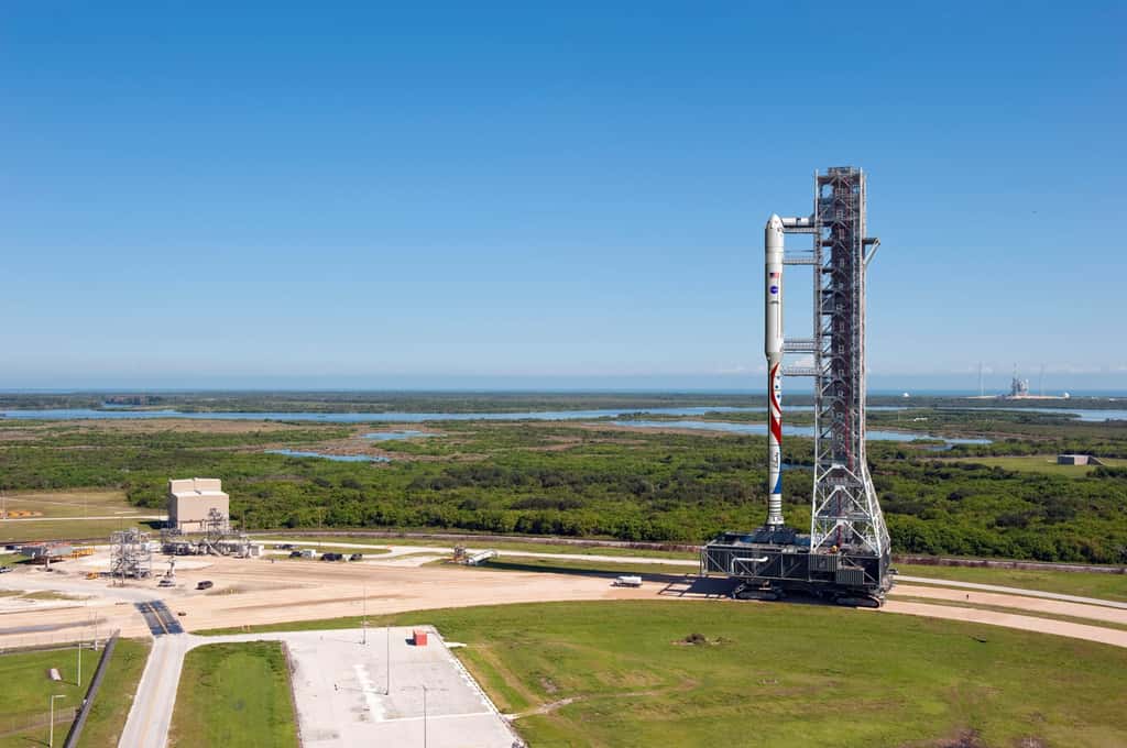 Le projet de lanceur Liberty formé d'un premier étage dérivé des boosters à poudre réutilisables de la navette spatiale américaine (ATK) surmonté de l’étage principal cryogénique (EPC) d’Ariane 5 avec son moteur Vulcain-2. © ATK