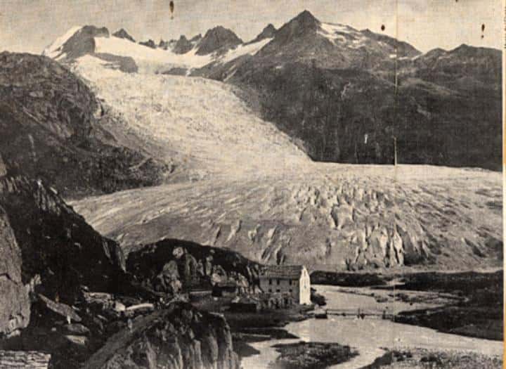 Le glacier du Rhône, en Suisse, a atteint sa longueur maximale, soit 10 km, en 1850. Il atteint presque une habitation située à l'emplacement actuel de Gletsch. D'autres maisons n'ont pas eu la chance d'être épargnées par l’avancée des glaciers durant le Petit Âge glaciaire. © F. Von Martens et université de Fribourg