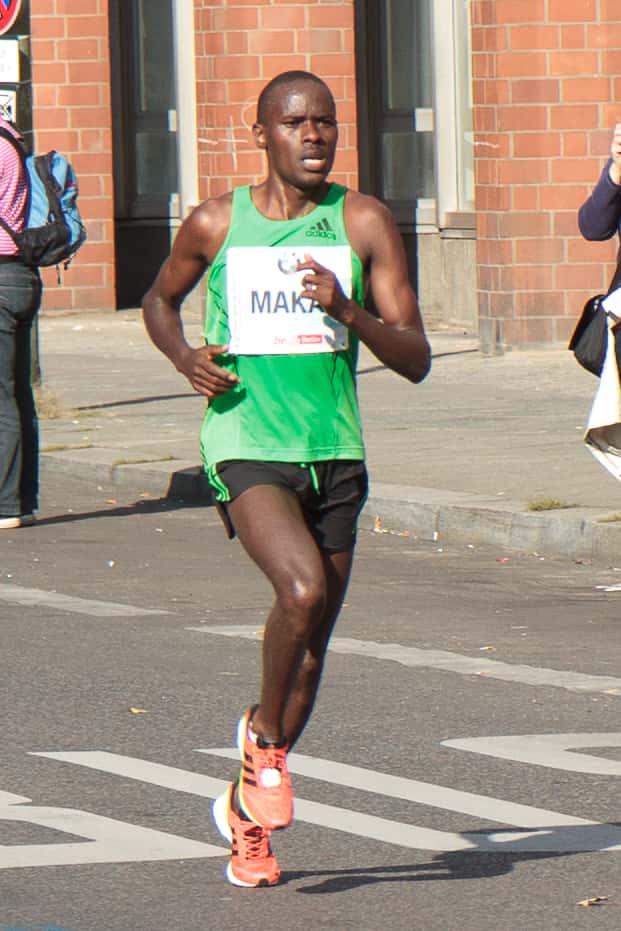 Qu'est-ce qui peut bien pousser les marathoniens à courir sur de si longues distances ? Dans leur cerveau, le striatum ventral les motive à réaliser des performances surhumaines et à les propulser, pour les meilleurs, vers la gloire. Ici, Patrick Warau, l'athlète kényan détendeur du record du monde du marathon, qui a parcouru les 42,195 kilomètres berlinois en 2 heures 03 minutes et 38 secondes. © Avda, Wikipédia, cc by sa 3.0