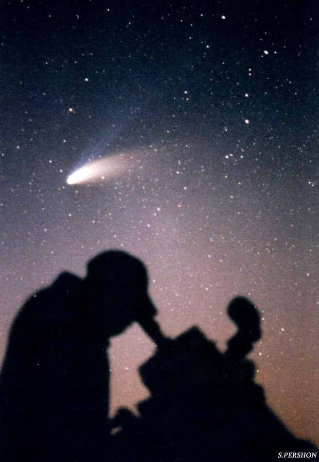 La comète Hale-Bopp au printemps 1997. © S. Pershon