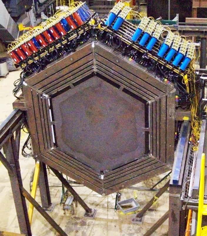 Un élément du détecteur Minerva lors de sa construction. © Fermilab