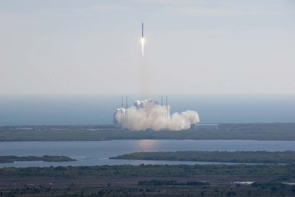 Premier vol d'essai en 2010 et lancement réussi du Falcon 9, le lanceur conçu pour envoyer la capsule Dragon vers la Station spatiale internationale. © SpaceX