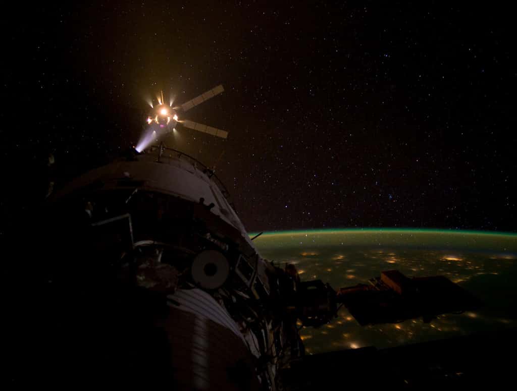 L'ATV Edoardo Amaldi en phase d'approche finale de la Station spatiale. © Nasa