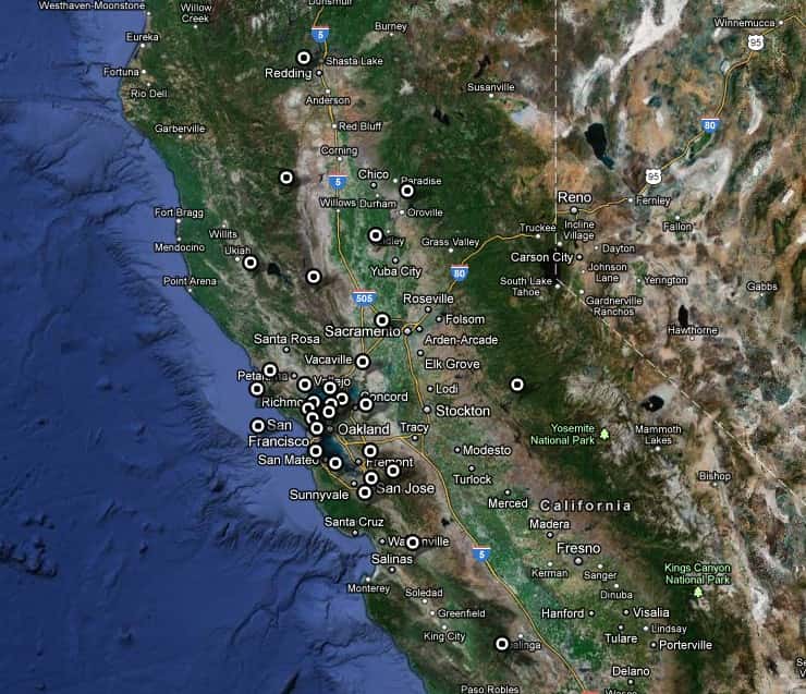 Carte de déploiement du réseau <em>Bay Area Regional Deformation</em> composé de 48 récepteurs GPS qui couvrent le nord de la Californie. Sa vocation est de surveiller les mouvements de la plaque Pacifique nord et de la baie de San Francisco, afin d'évaluer les risques de séismes. © <em>University of California Berkeley Seismological Lab</em>/Google Maps