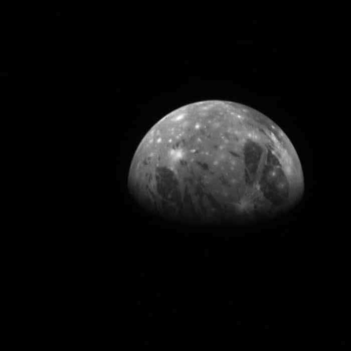 Cette vue de Ganymède a été acquise par la sonde News Horizon, alors en route à destination de Pluton (février 2007). © Nasa, JHUAPL, <em>Southwest Research Institute</em>