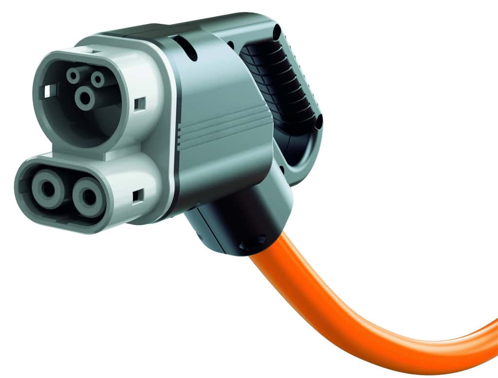 La prise du chargeur universel concocté par plusieurs constructeurs intègre deux connecteurs, l'un pour la recharge, classique ou rapide, en courant alternatif, et l'autre pour la recharge ultrarapide, en courant continu. © Volkswagen