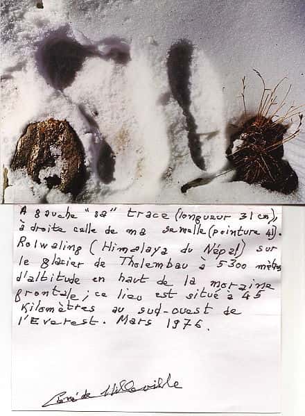 René de Milleville était un spécialiste de l'Himalaya. Il a pris cette photographie en 1976. Son empreinte est à droite, mais à qui appartient donc celle de gauche ? Au yéti ? © Asterix99, Wikimedia common, CC by-sa 3.0