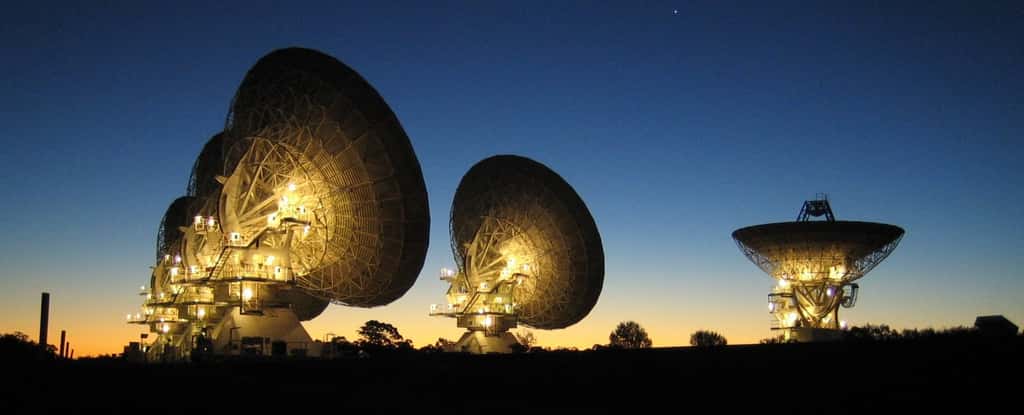 Le radiotélescope ATCA qui a été combiné à d'autres radiotélescopes australiens pour faire de la VLBI en 2007 dans le but d'écouter Gliese 581. © CSIRO Australia