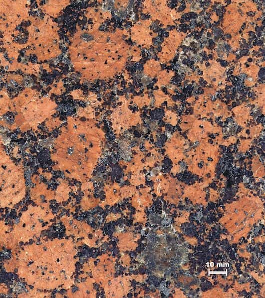 Un morceau de granite à texture rapakivi, l'un des granites s'étant formés en grandes quantités en liaison avec la formation du supercontinent la Nuna. © Lysippos