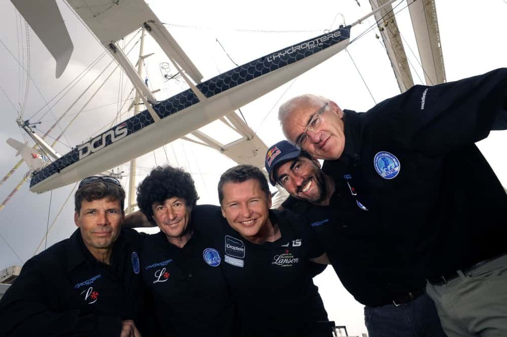 L'équipage. De gauche à droite : Jacques Vincent, Jean Le Cam, Alain Thébault, Luc Alphand, Yves Parlier. © Francis Demange