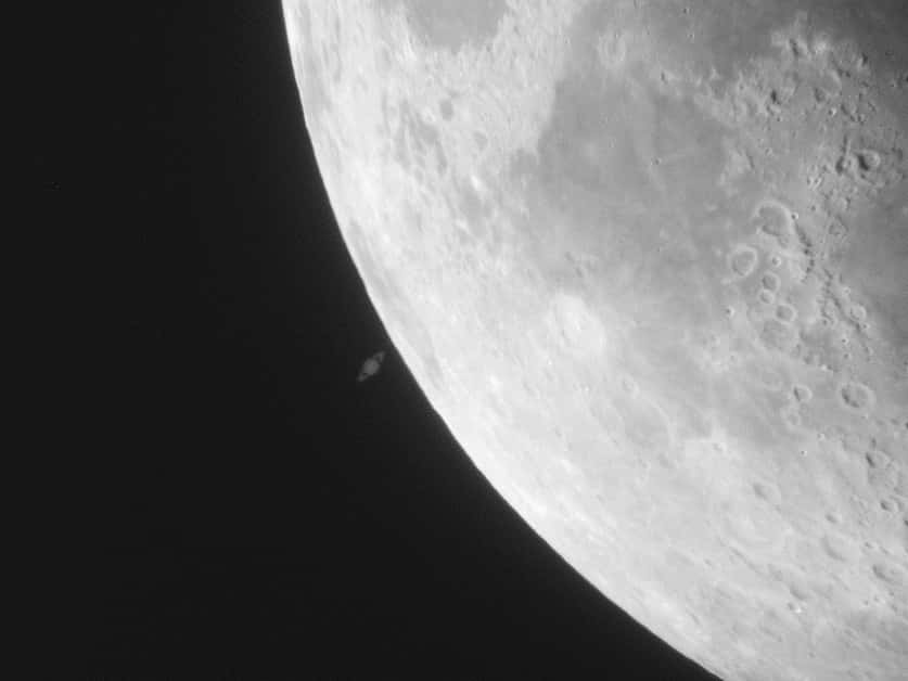 Le 22 mai 2007 la Lune avait occulté Saturne. Le 15 juillet 2012 ce sera au tour de Jupiter de se cacher derrière notre satellite naturel. © Jean-Baptiste Feldmann