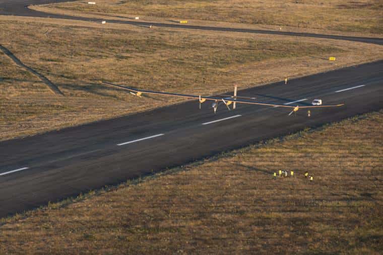 L'avion solaire HB-SIA au décollage le 24 juillet 2012 sur la piste de l'aéroport de Toulouse-Francazal. © Jean Revillard, Solar Impulse