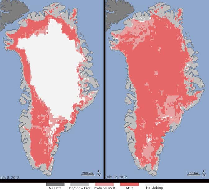 Les cartes synthétisées à partir des données radar du satellite indien Oceansat-2 montrant l'état de la glace de surface. Le code couleur est quelque peu trompeur. Le blanc indique les régions où la glace est exempte de toute eau liquide (<em>No melting</em>, Pas de fonte). Le gris clair montre les zones sans neige ni glace (<em>Ice/Snow Free</em>), le rose celles où une fonte est probable (<em>Probable Melt</em>) et le rouge là où elle est certaine (<em>Melt</em>). Deux points sont surprenants : 4 jours seulement séparent les deux images (prises le 8 juillet pour celle de gauche et le 12 juillet pour sa voisine) et les parties en blanc couvrent, durant l'été, environ la moitié de la surface de la calotte (47 % sur l'image de gauche) alors que le 12 juillet elles se réduisent à 3 %. © Michon Scott, Nicolo E. DiGirolamo, SSAI/Nasa GSFC/ Allen, <em>Nasa Earth Observatory</em>