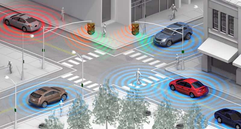 Le système de détection des piétons mis au point par General Motors utilise le Wi-Fi Direct, ce qui permet une connexion automatique entre le véhicule et le smartphone des passants ou des cyclistes, afin qu’ils soient signalés au conducteur. © General Motors