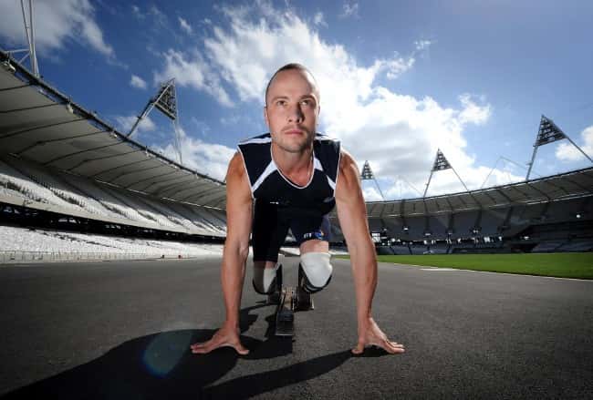 Oscar Pistorius, le premier athlète avec des prothèses de jambes à participer à une compétition parmi des coureurs valides. © Oscar Pistorius