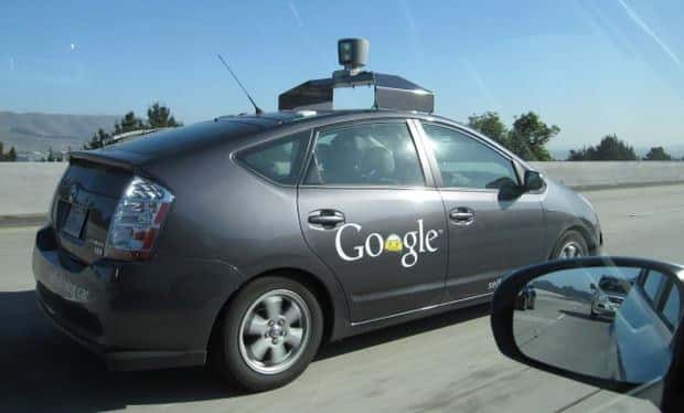 Les voitures à conduite automatisée de Google, comme cette Toyota Prius, ont déjà parcouru près de 500.000 km sans encombre, notamment sur les routes du Nevada. © Google