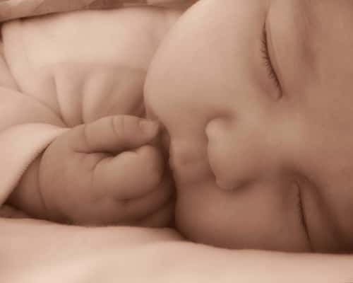 La FIV est une technique de procréation médicalement assistée qui a permis à de nombreux couples de devenir parents. Le premier bébé éprouvette français, Amandine, est né en 1982. Elle vient de donner naissance à une petite fille en juin 2013. © etolane, Flickr, cc by nc nd 2.0